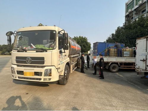 肇慶一司機(jī)半路購油遇執(zhí)法，道路貨物運(yùn)輸安全引關(guān)注
